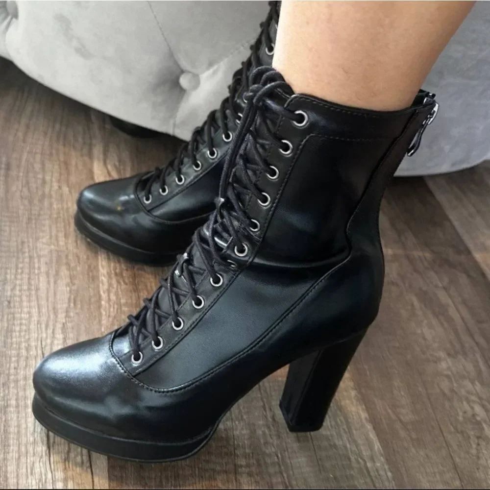 CHARLOTTE RUSS LACE-UP ROUND-TOE WOMEN'S BLOCK HEEL BOOTIE